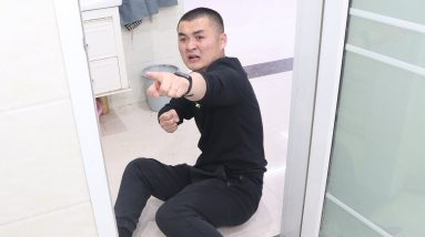 妻子每次给孩子洗澡,都会躲开丈夫,丈夫起疑偷偷查看却吓瘫在地【蓬勃剧场儿】 4 1682416635 maxresdefault